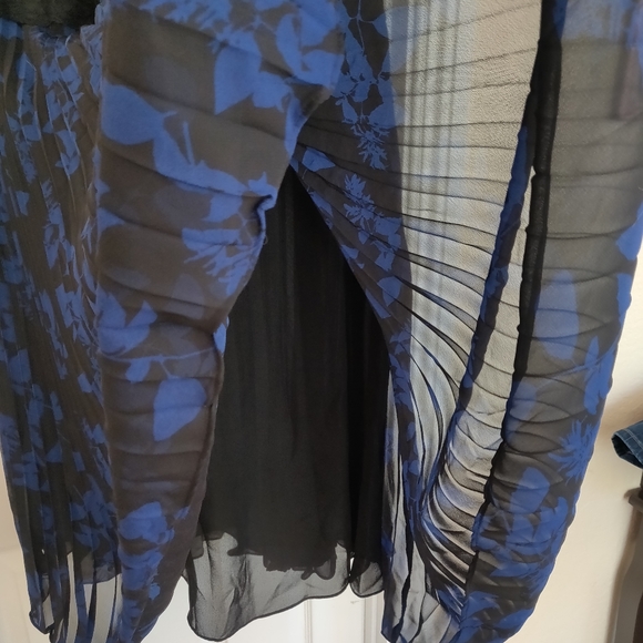 Dress - Picture 5 of 7